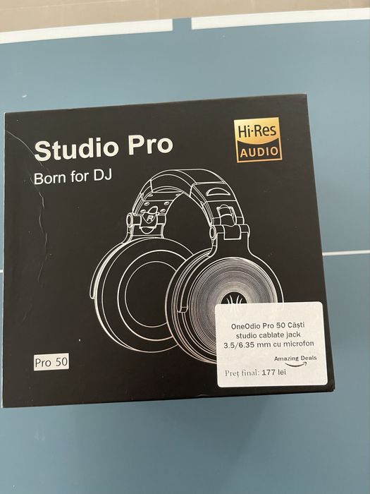 Căști profesionale JBL și Logitech Noi