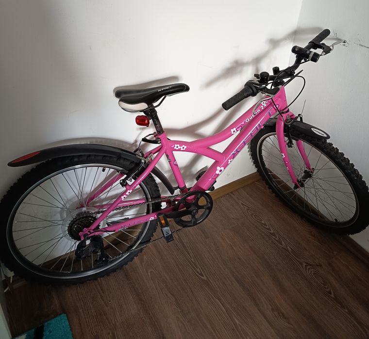 Vând bicicleta pentru fete