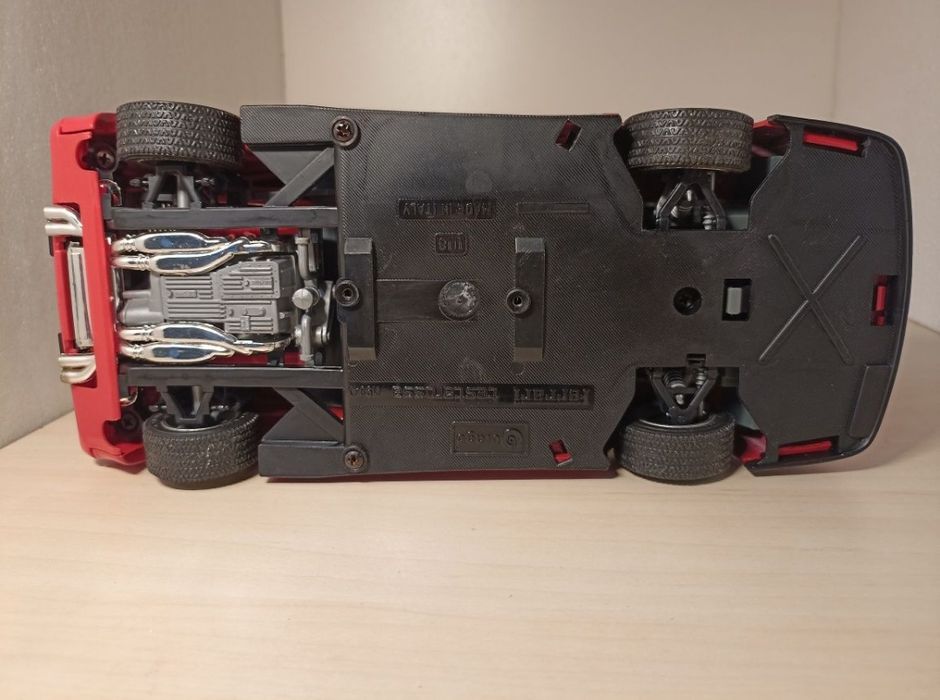 Ferrari testarossa 1984
Scara 1:18
Producător bburago
Material metal+p