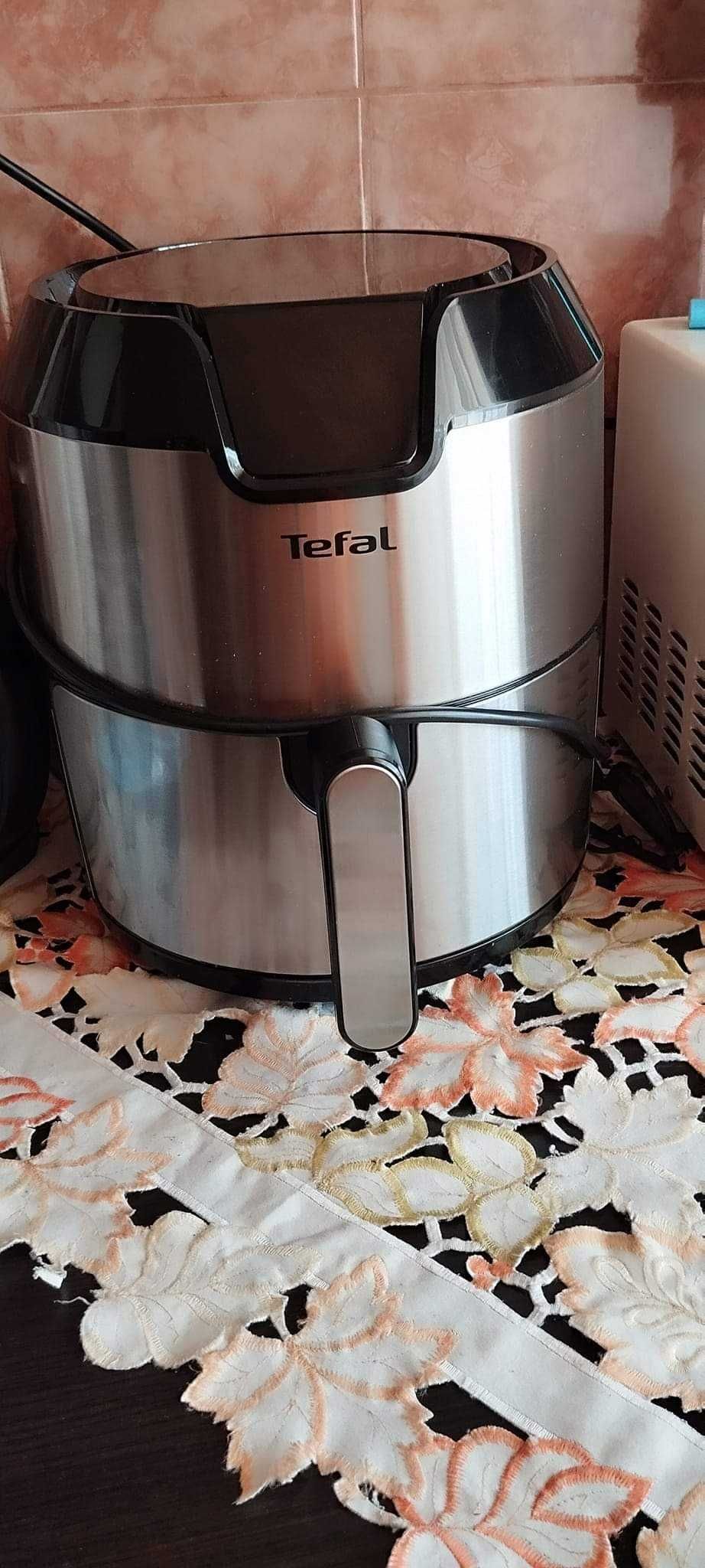 Vand air fryer de la tefal,folosit doar de 2 ori.