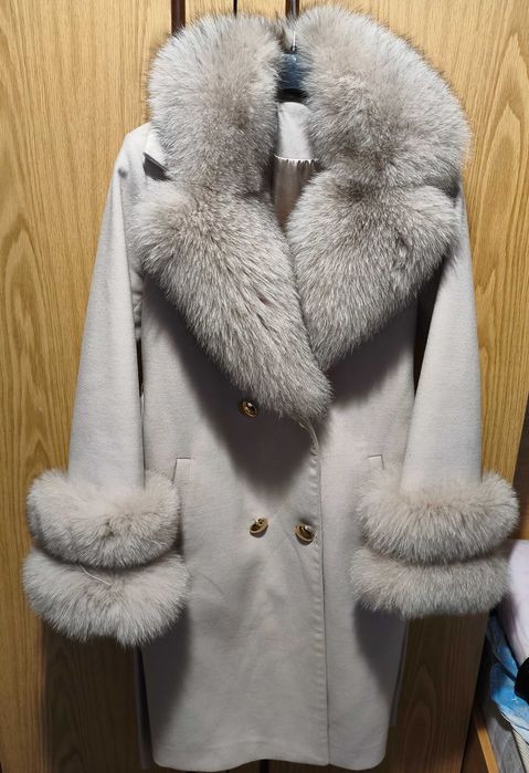 Палто кашмир и лисица.