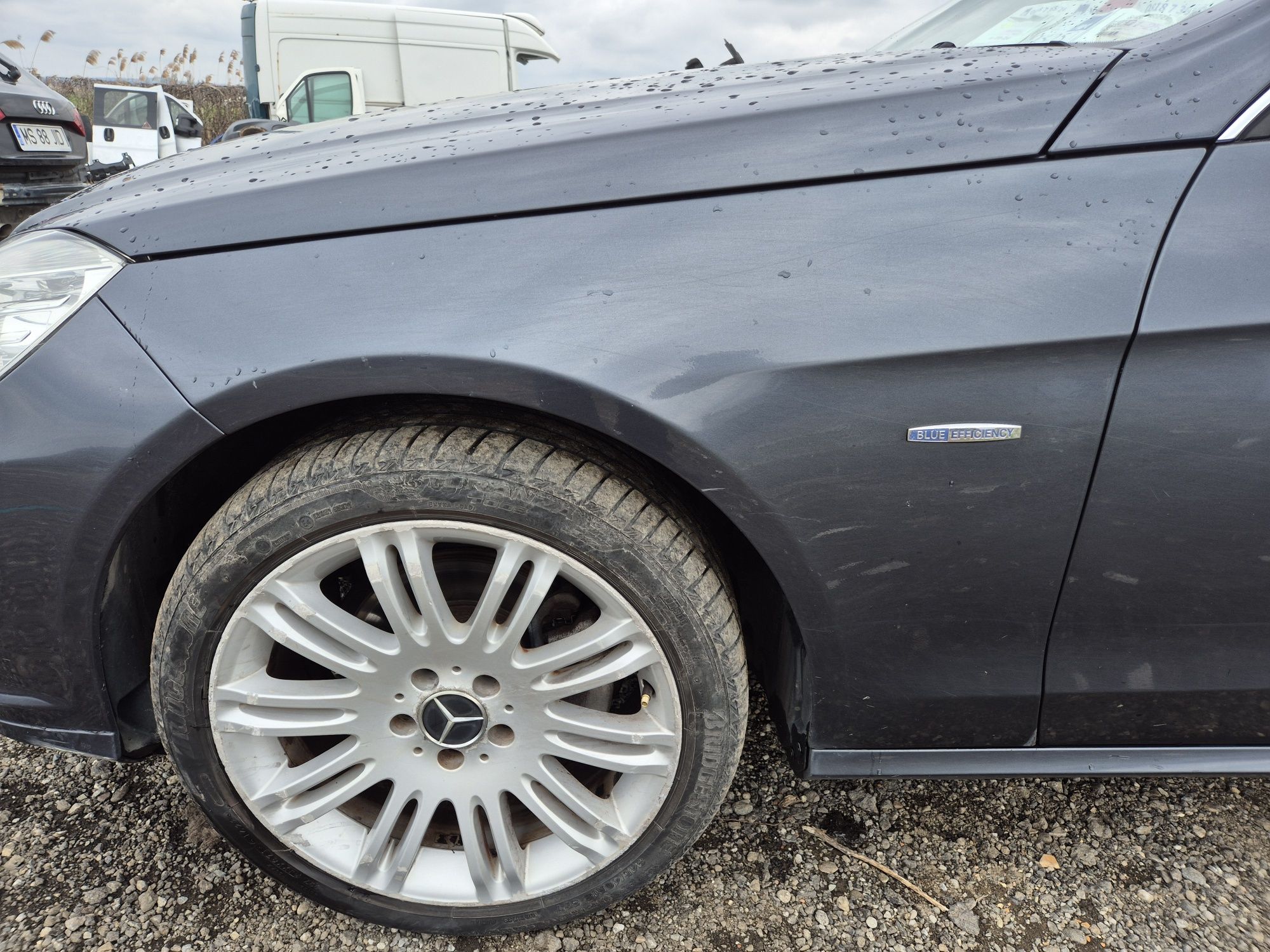 Aripa stanga fata mercedes e class w212 an 2016 culoare gri