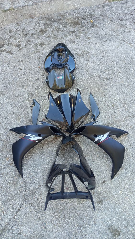 Пластмаси Yamaha R1 2006