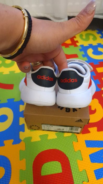 Adidasi Adidas marimea 22