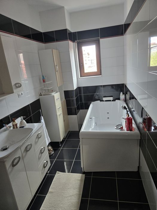 Casa de vanzare in cartierul Tractorul