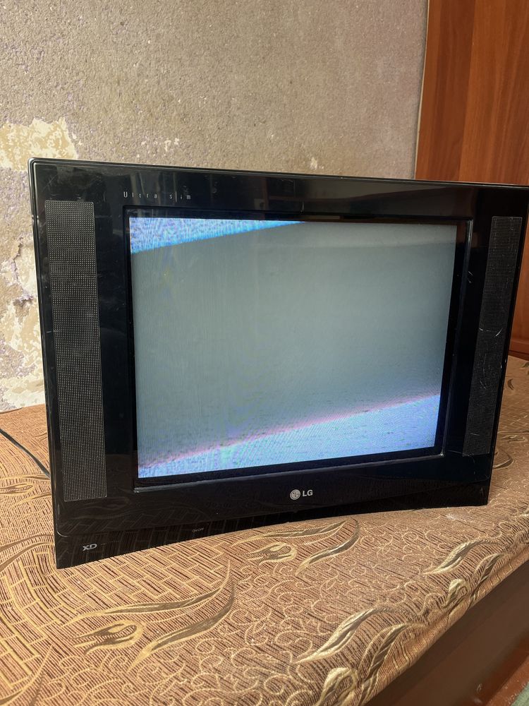 LG Televizor rabochiy