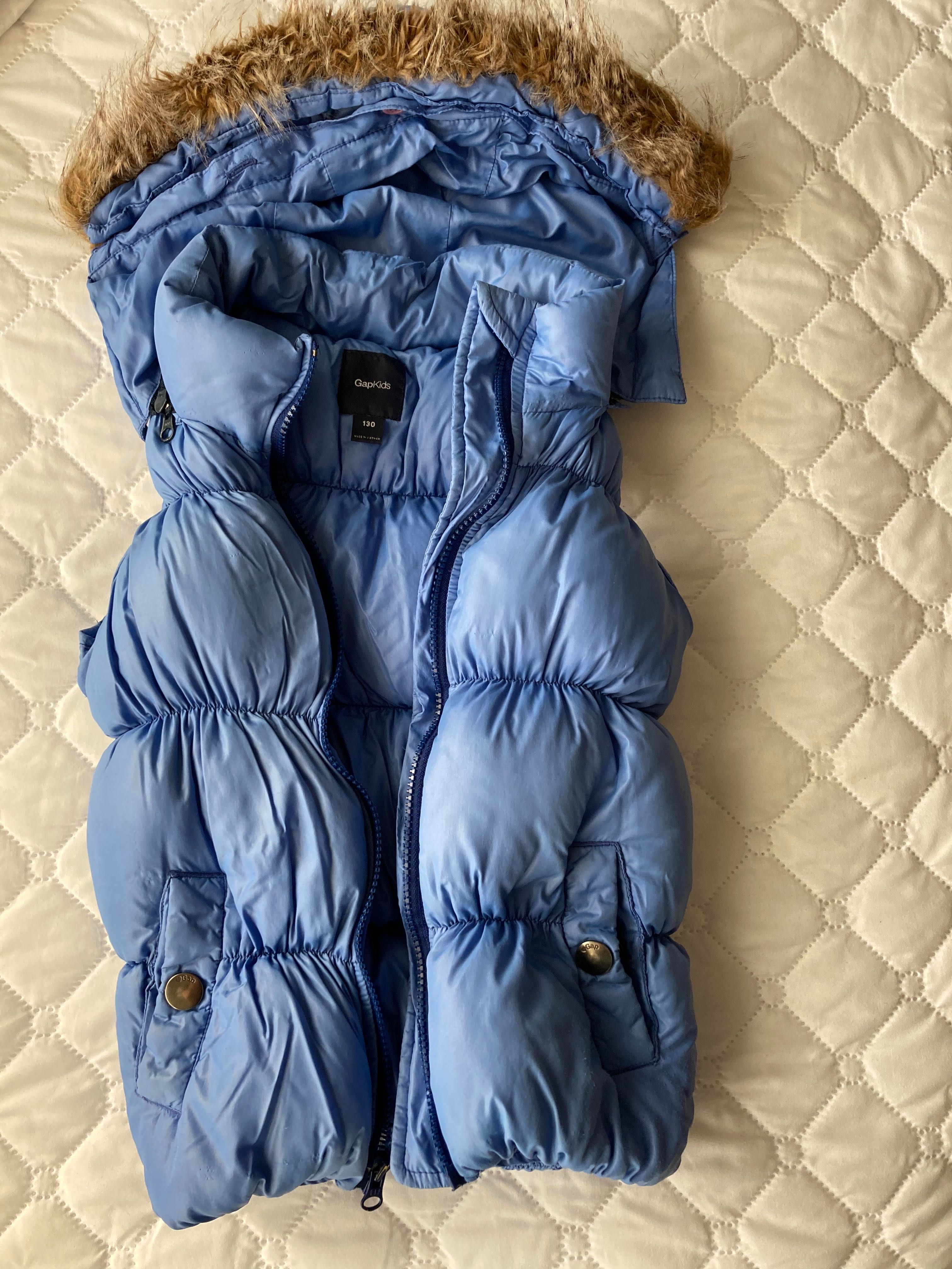 Детско яке пухенка елек безръкавка Gap Kids с естествен пух