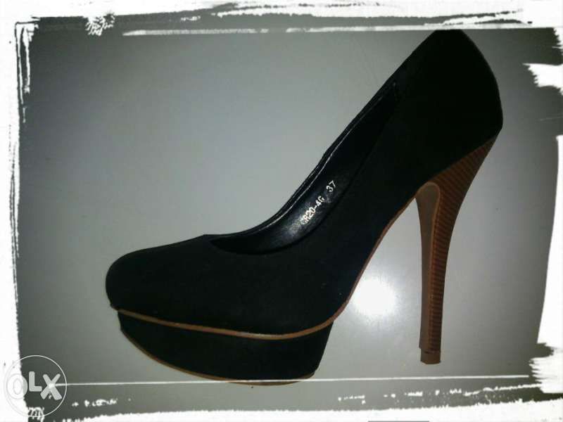Черни обувки на ток :)