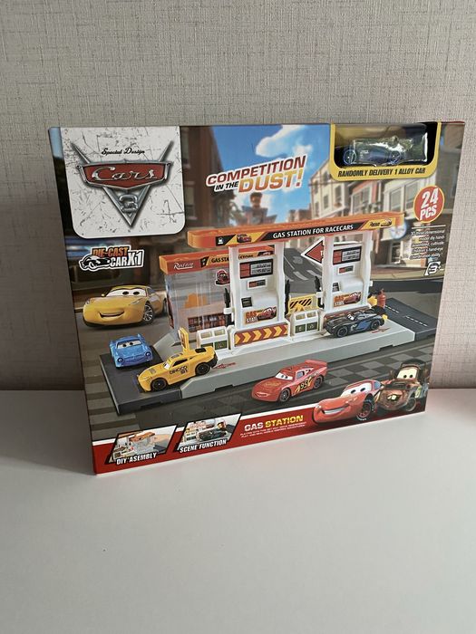 Колички, автовоз, куфарче, писта, паркинг, Макуин, McQueen, Cars
