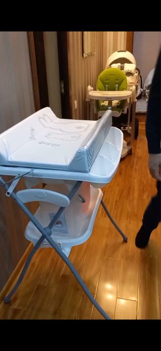 Срочно продам ванночка пеленальный столик два в одном для детей