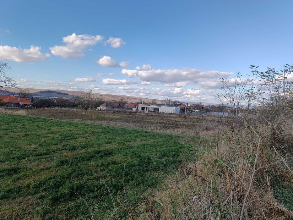 Vand teren intravilan Jucul de SuS – 3754 mp, 2 deschideri, utilități