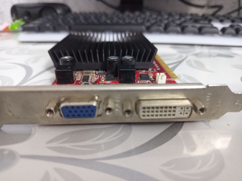 Видеокарта. Videokarta sotiladi GF9500GT DDR2 128BIT 1 gb lik