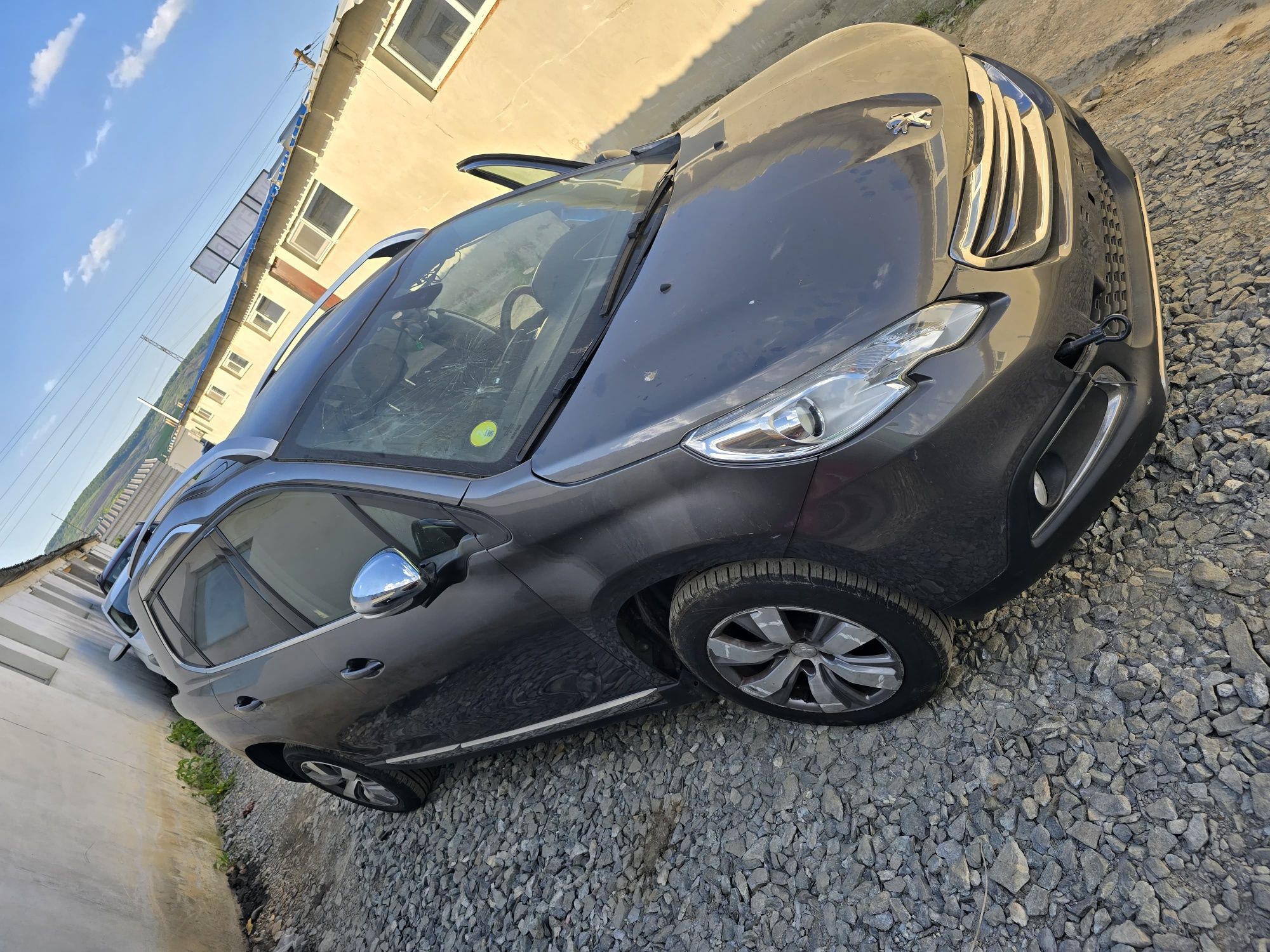 Dezmembrez Peugeot 2008 din 2015 1.6 diesel.  Euro 6