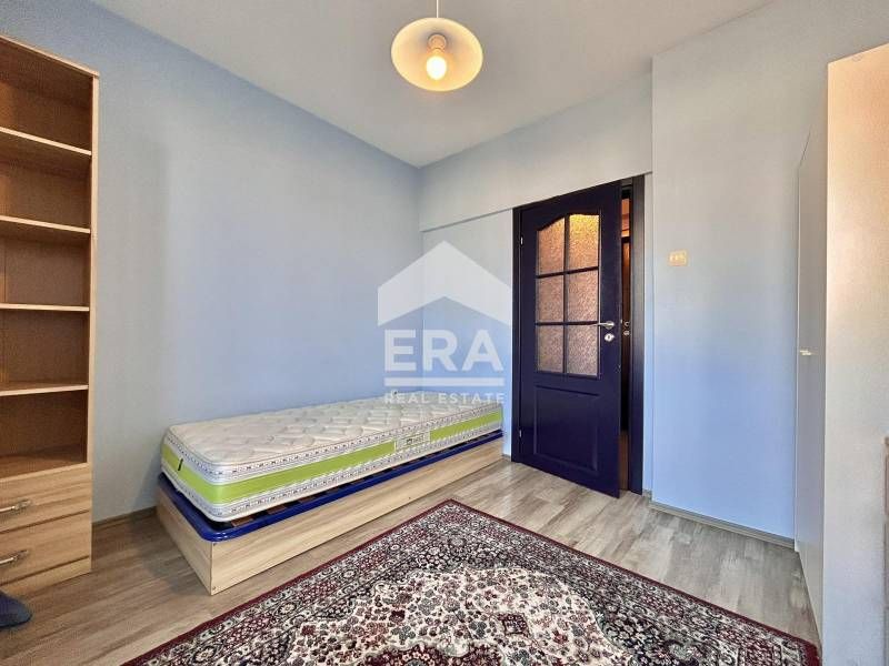 Дава се под наем Четиристаен апартамент в София, Оборище - 90 кв.м за 900 € - Снимка #3