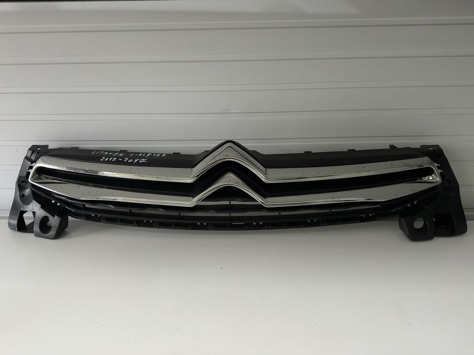 GRILĂ CENTRALĂ FAȚĂ RADIATOR – Citroën C-Elysée (2012–2016)