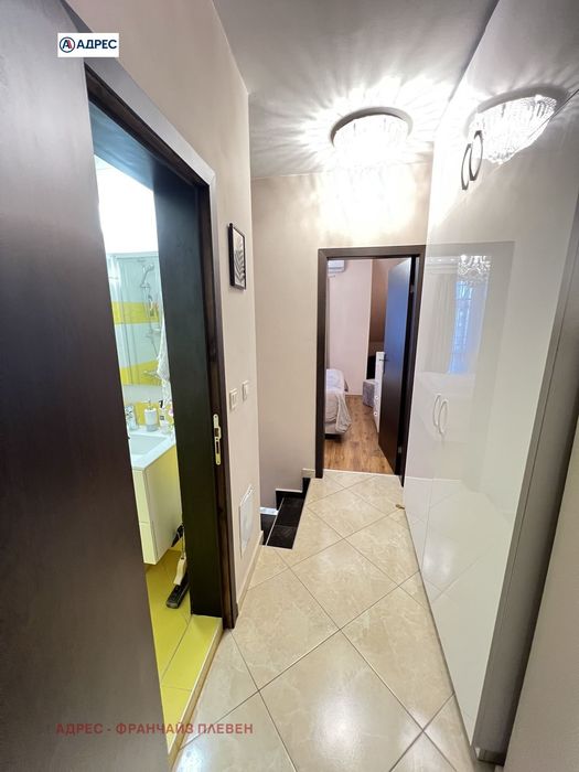 Продава се Тристаен апартамент в Плевен, Идеален център - 100 кв.м за 2000 €/кв.м - Снимка #7