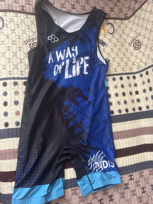 Продам борцовку и обувь для вольной борьбы