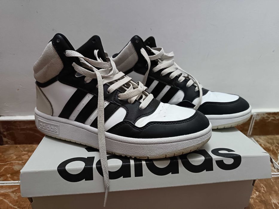 Încălțăminte adidas