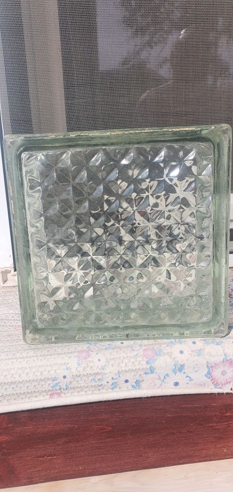 Cărămizi de sticlă