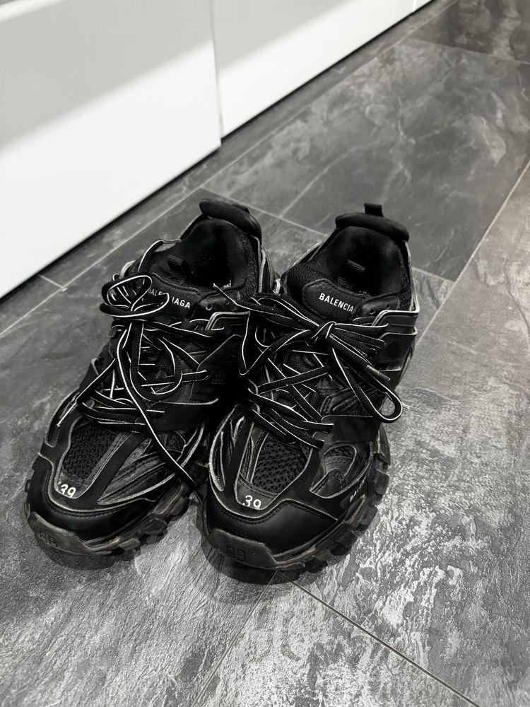 Balenciaga track