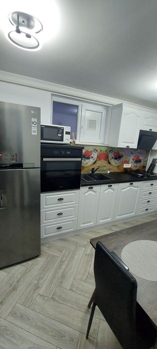 Oferim spre închiriere un apartament spațios și select cu 3 camere