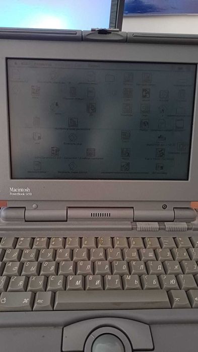 Ноутбук Apple Macintosh PowerBook 145B (ретро - 1993 г.)