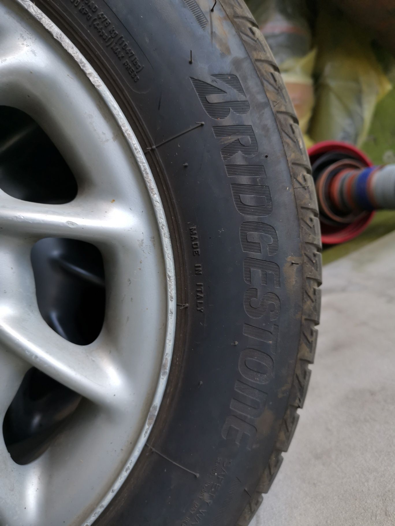 Jenti r14 4x98 cu amvelope de vară Bridgestone