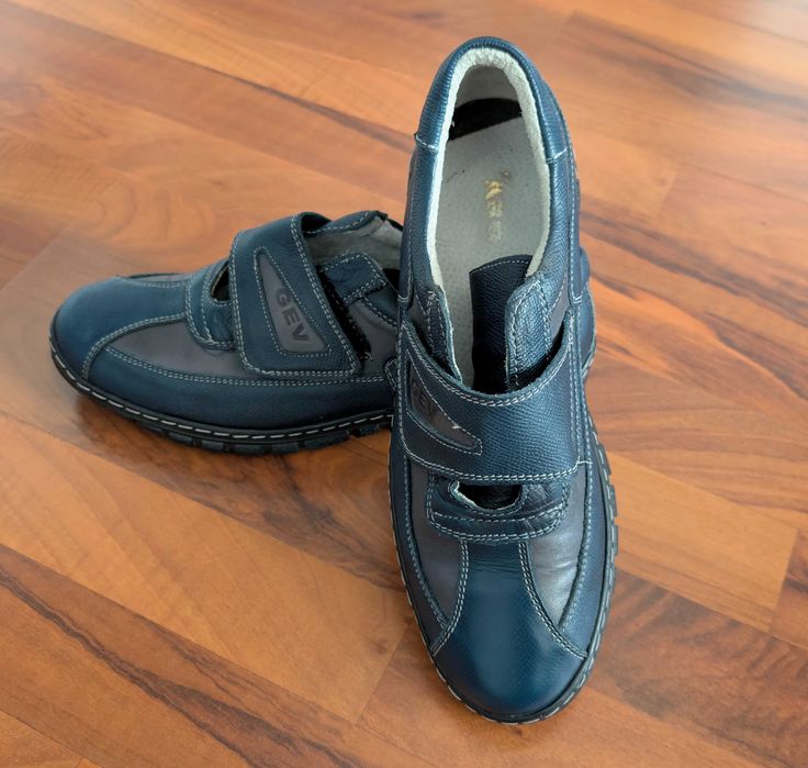 Vand pantofi din piele