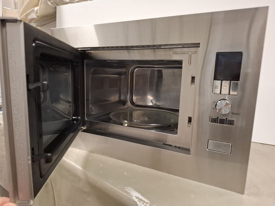 Cuptor microunde grundig incorporabil