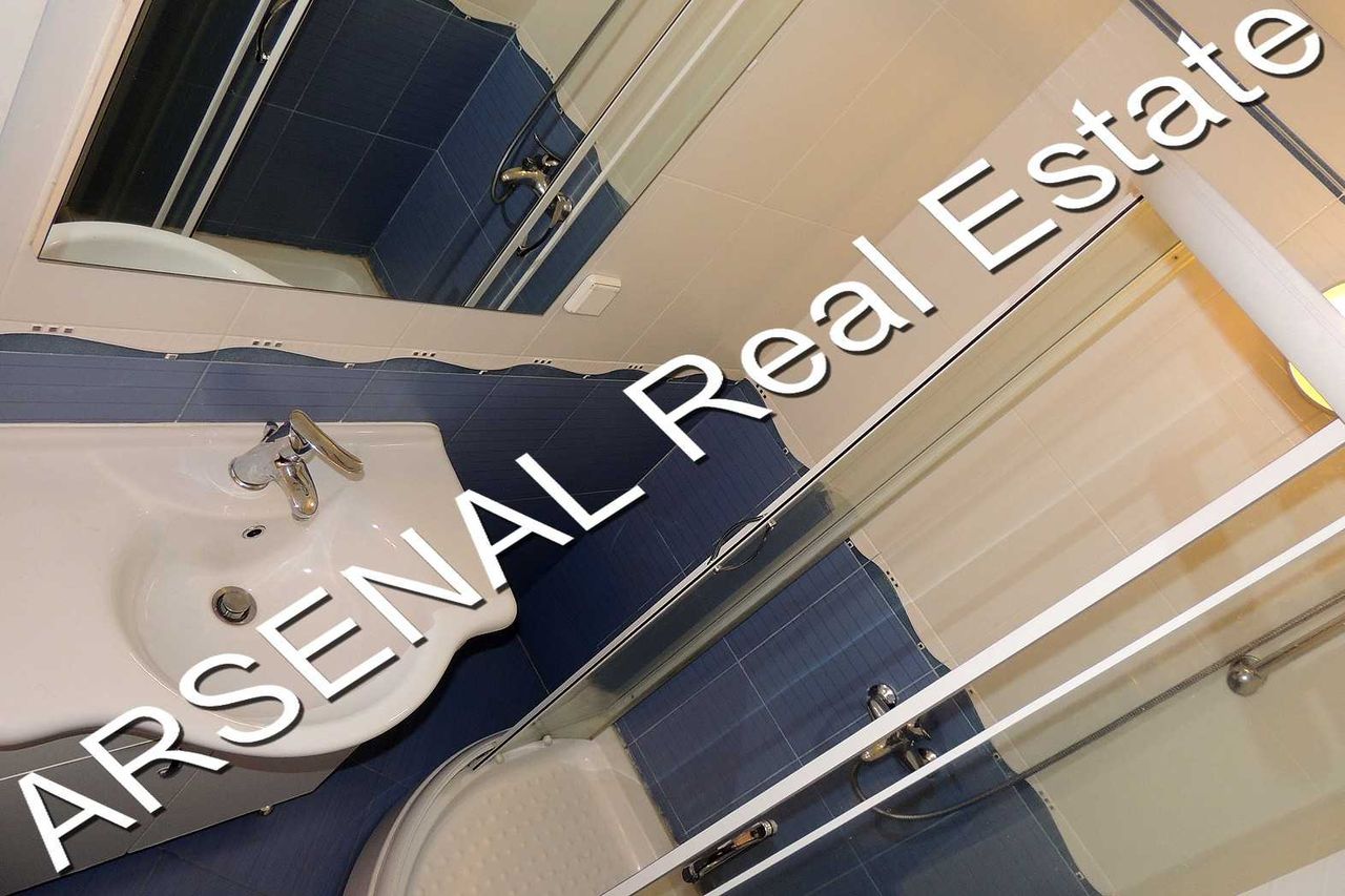 Дава се под наем Тристаен апартамент в София, Център - 120 кв.м за 750 € - Снимка #4