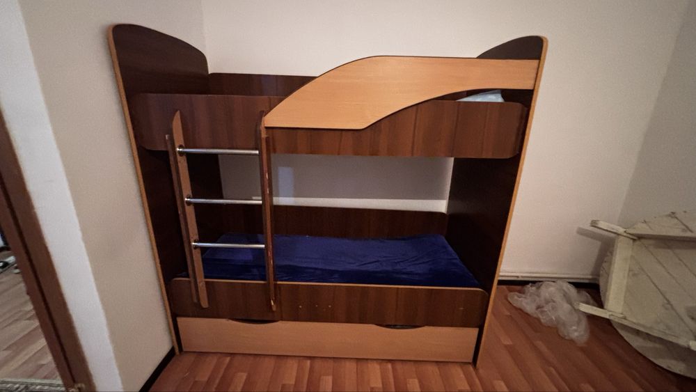 Двухъярусная кровать