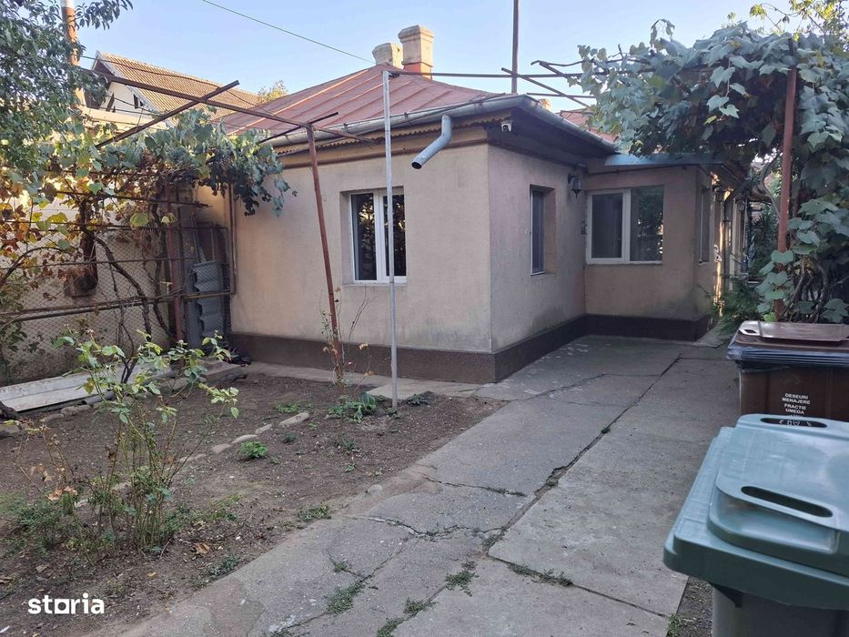 Vând casă lângă B-dul Laminorului