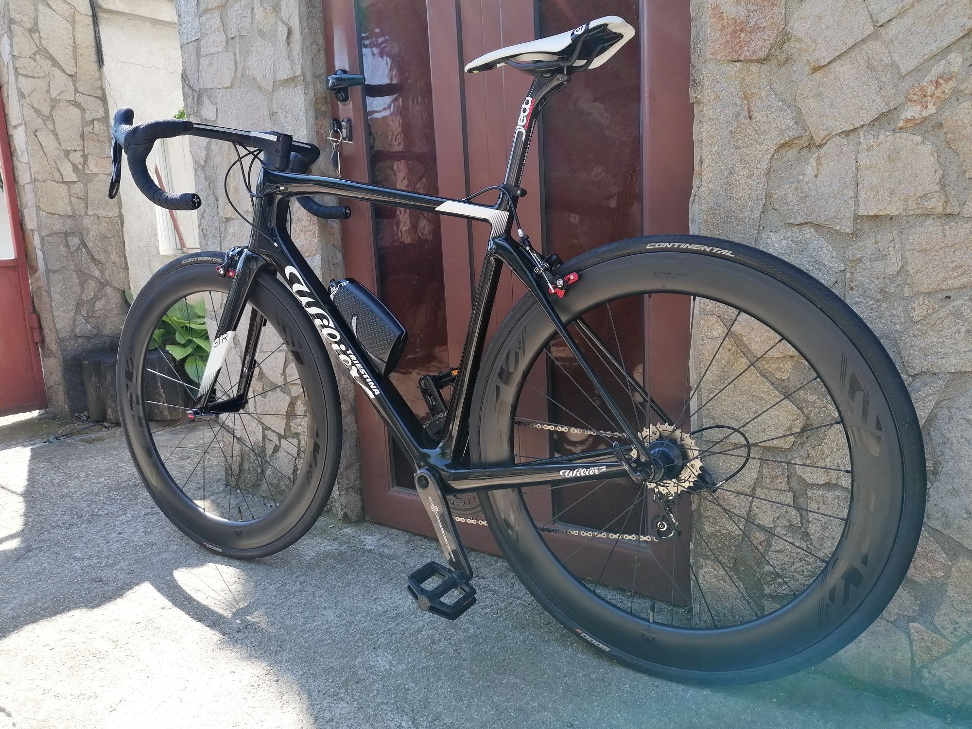 Шосеен WILIER Full Carbon, Campagnolo Record 2*11, като нов!