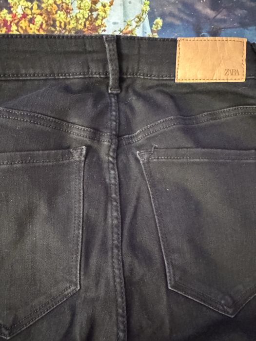 Pantaloni piele jeansi firma bershka zara impecabili