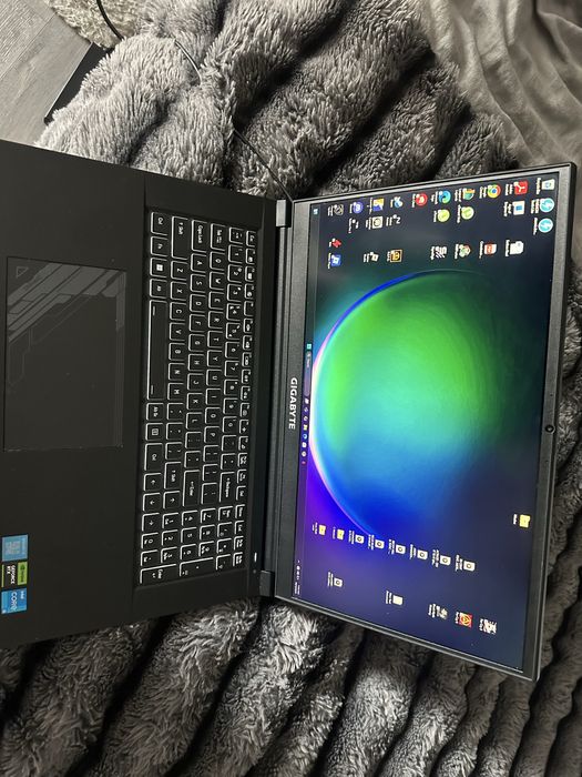 Laptop Gaming Gigabyte 17.3 RTX4050 144hz