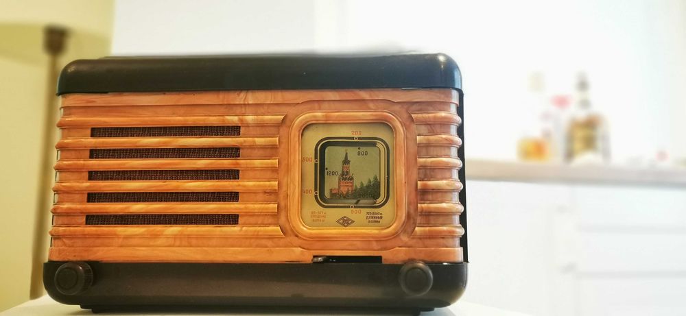 Ретро радиоприемник МОСКВИЧ