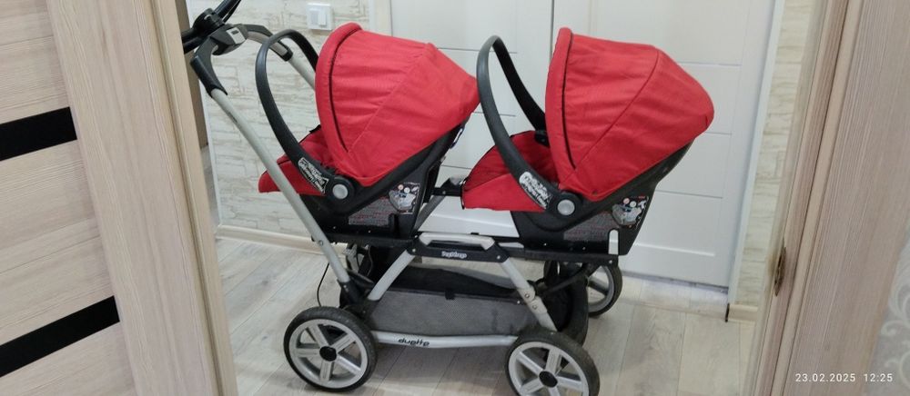 Продам коляску для двойни Peg Perego Duette  с автокреслами