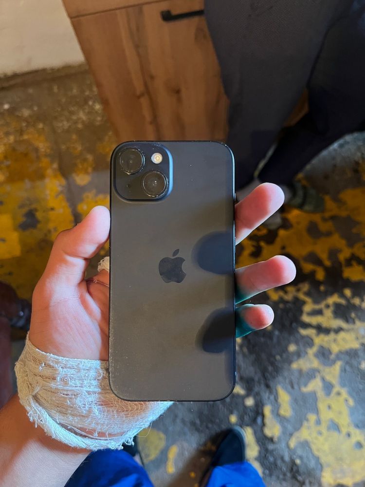 Продам iphone 15 128