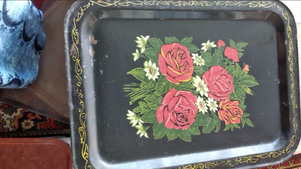 Подносы металлические.