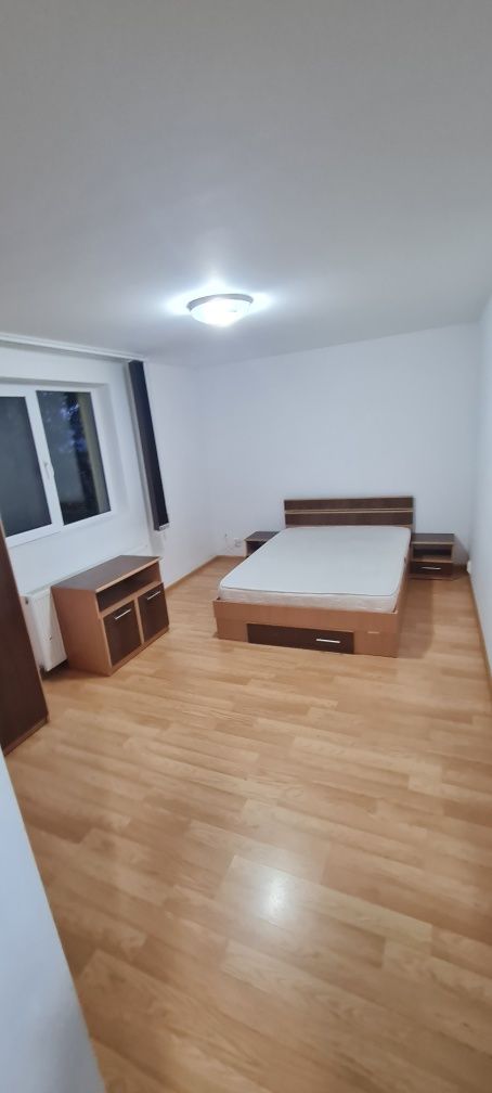 Închiriez vilă zona Vitan