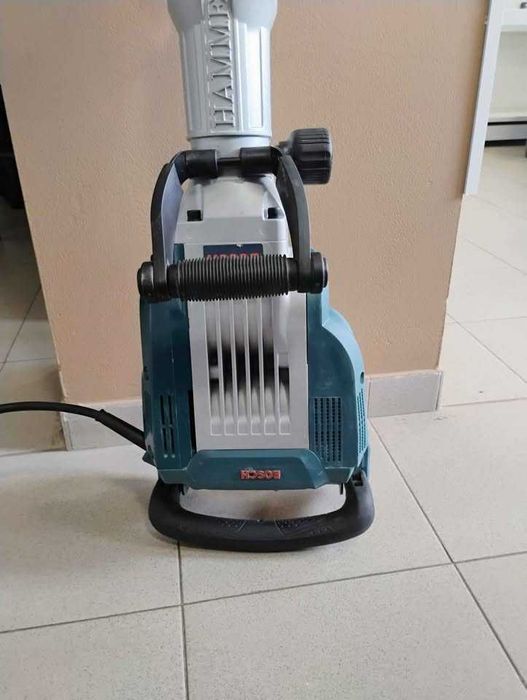 ПРОФЕСИОНАЛЕН КЪРТАЧ BOSCH GSH16-30 3800W 60J 1800 r/min Перфектен