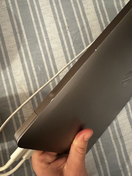 Macbook Air  13” m1 Late 2020 8 GB RAM 256 GB storage