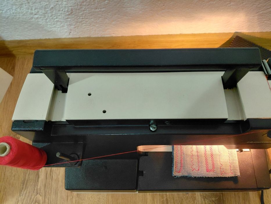 Шевна машина Хускварна