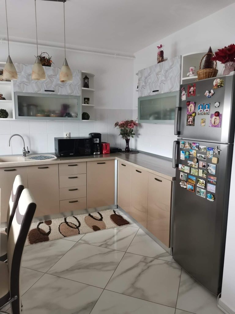 Apartament de vânzare , cu douā camere  complet mobilat