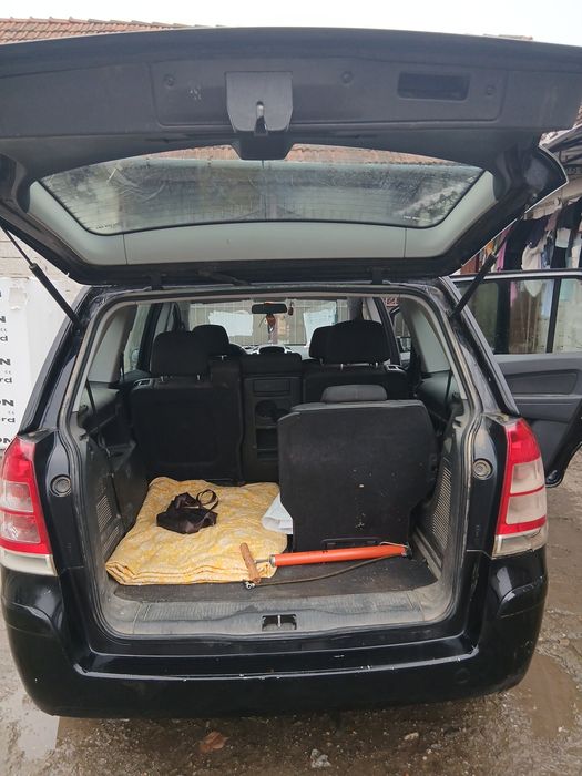 Opel Zafira, 17cti. an fabricatiei 2009 euro5 clima, încălzire în sc.