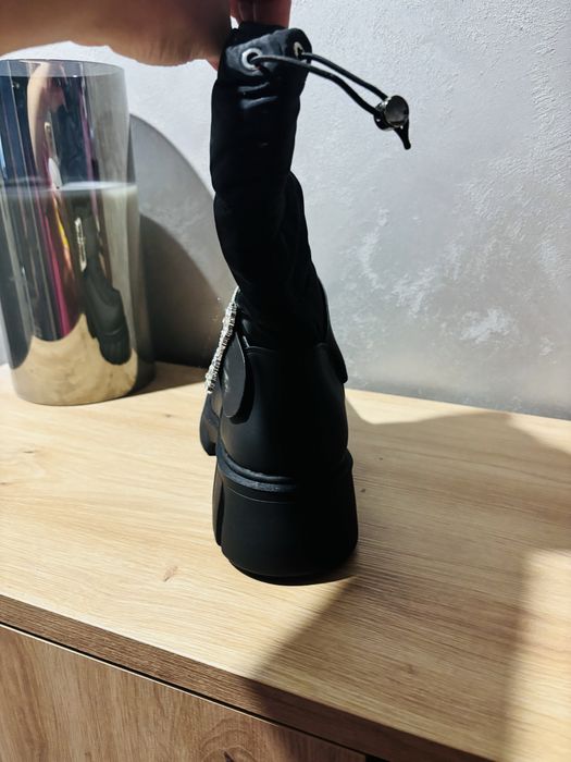 Дамски ботуши ,мокасини и други.