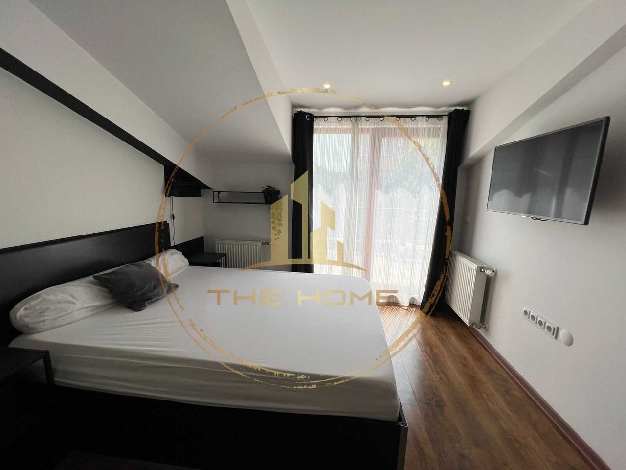 Дава се под наем Четиристаен апартамент в Варна, Център - 107 кв.м за 1350 € - Снимка #4