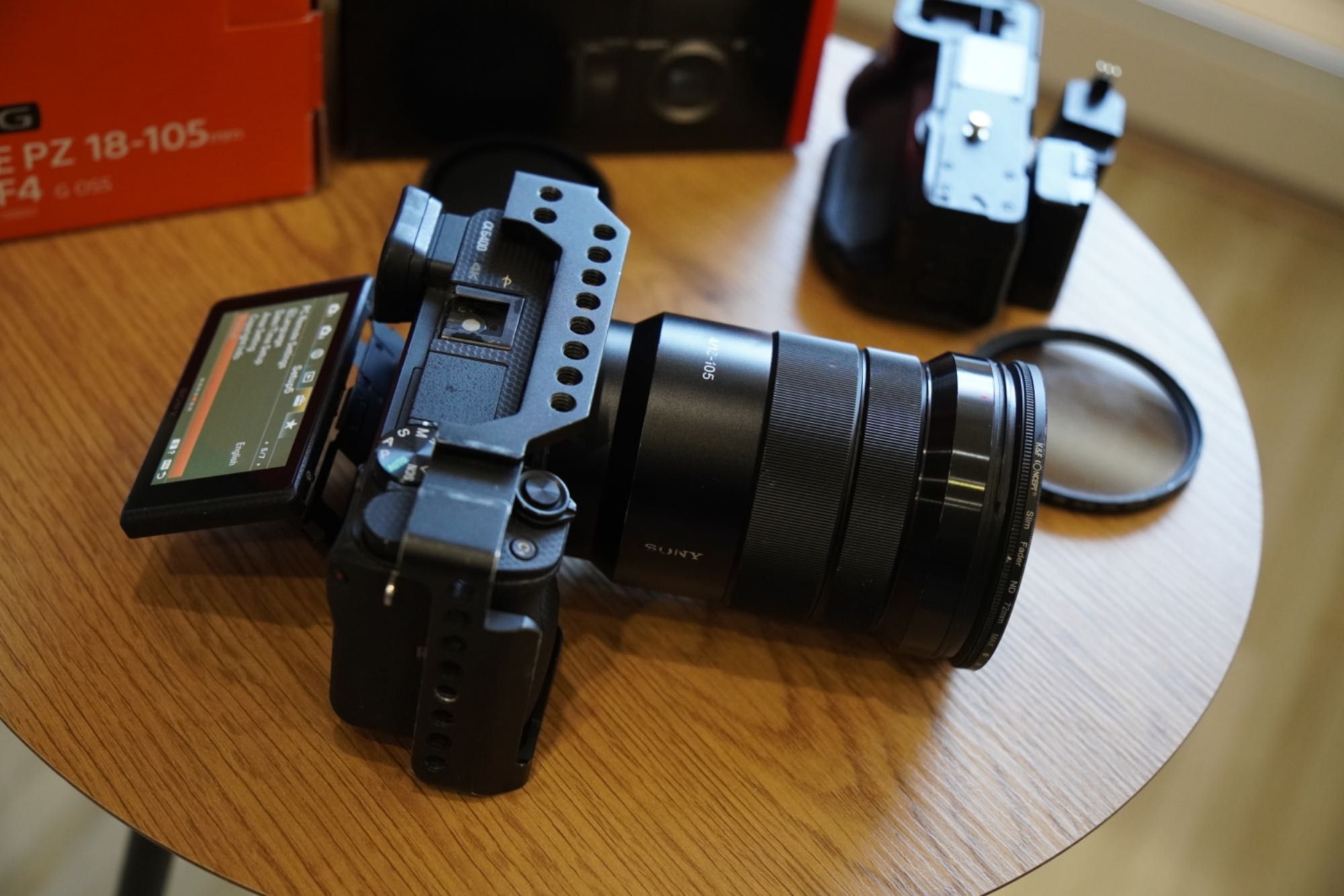 Sony A6400 с обектив Sony 18-105mm F4 G OSS + аксесоари - комплект