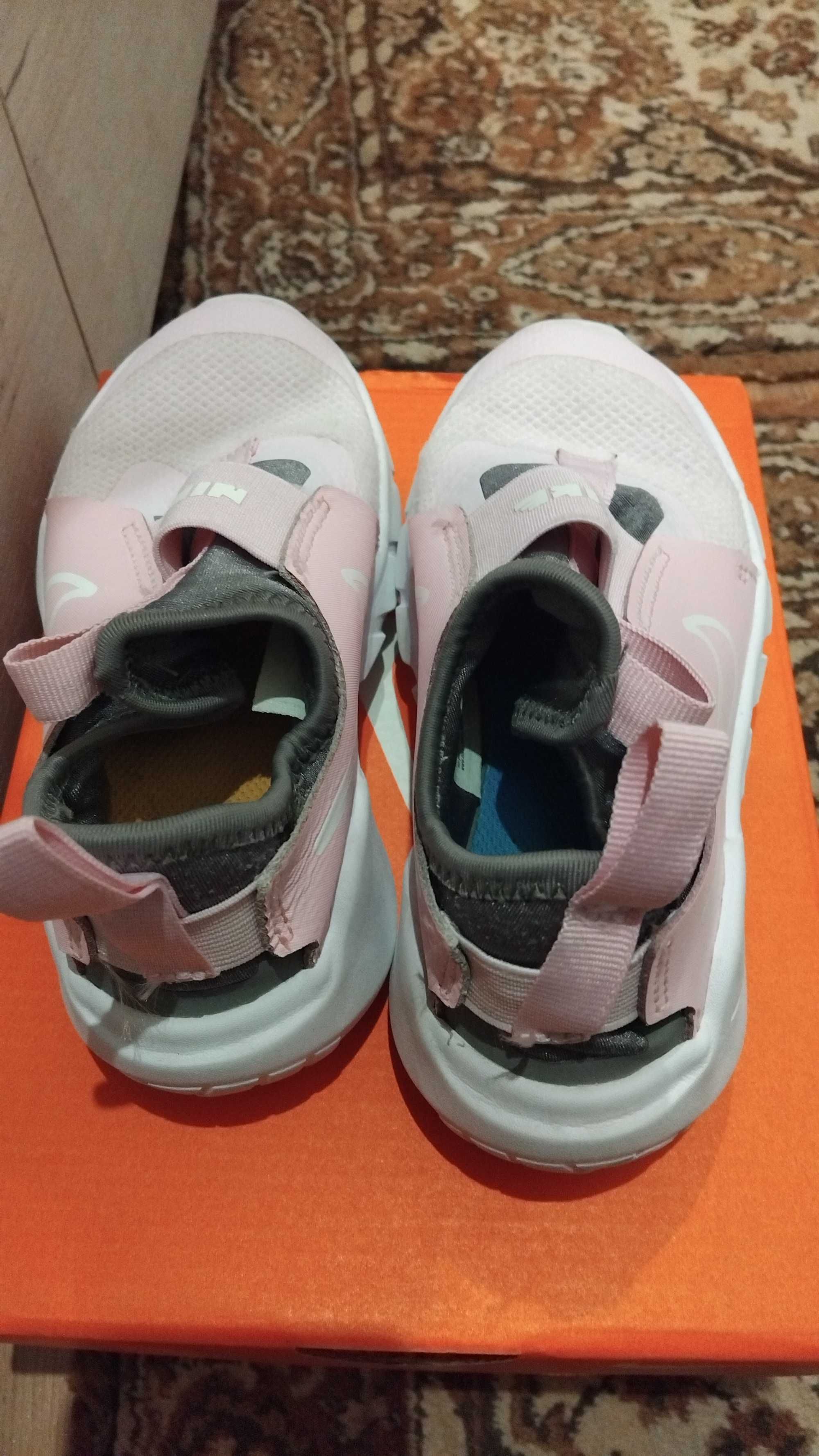 Nike 29.5н. и Skechers 28н.