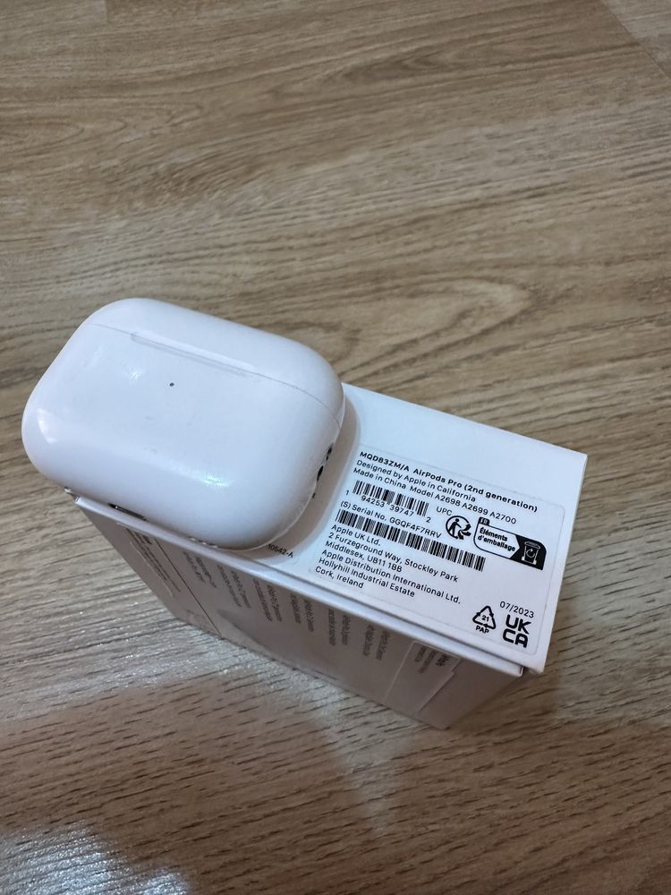 AirPods Pro 2nd Generation MagSafe Case + оригинален адаптер Apple